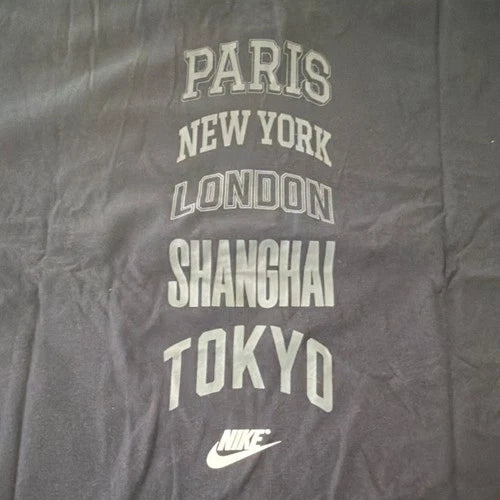 Nike The Nike Tee Loose Fit Men's Black Graphic Print T-Shirt L HJ0580-010